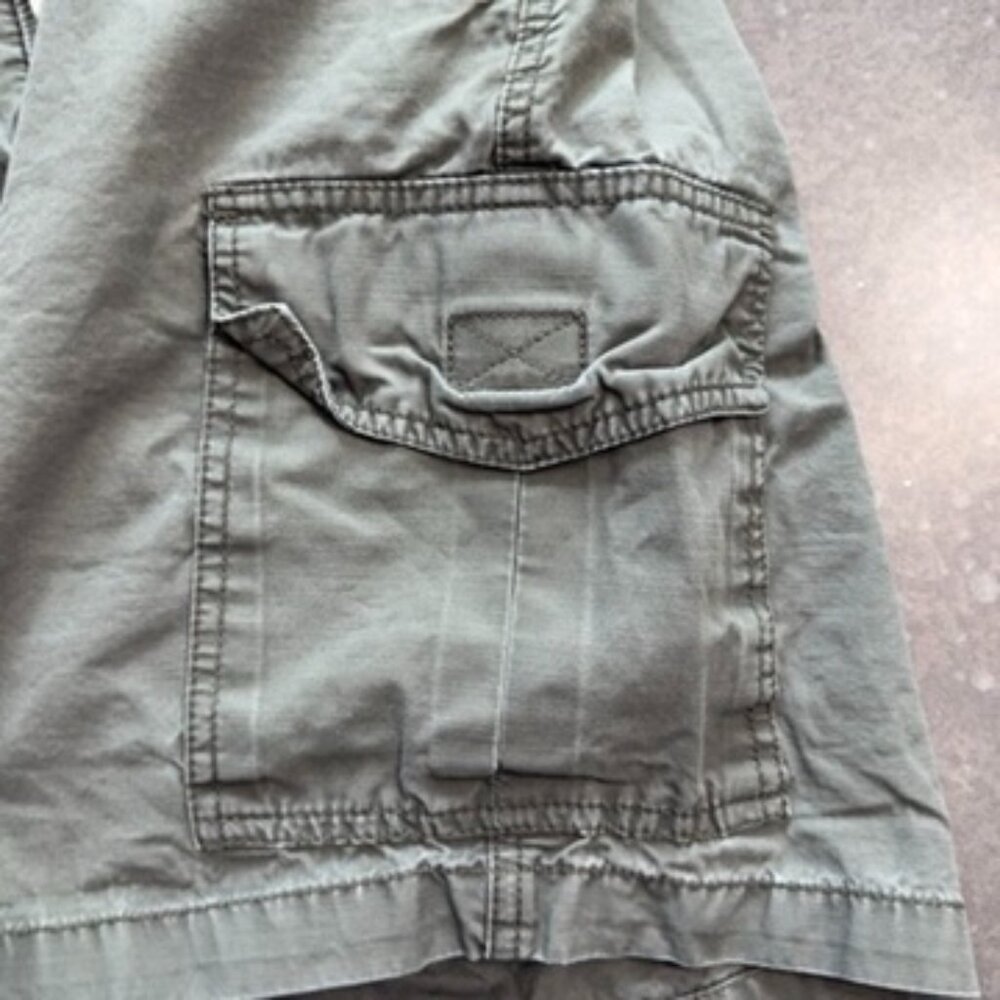 Tommy Bahama Olive Green Cargo Shorts - Size XL - Picture 5 of 12